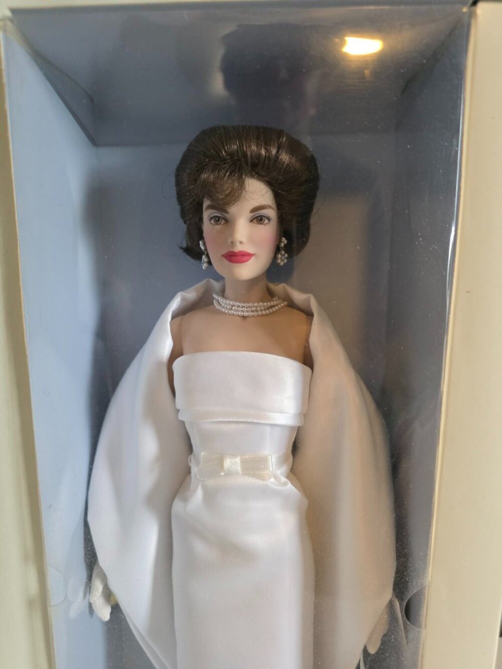 Franklin Mint Jacqueline Kennedy "The Jackie Doll" Inaugural Gala Portrait Doll - Picture 2 of 10